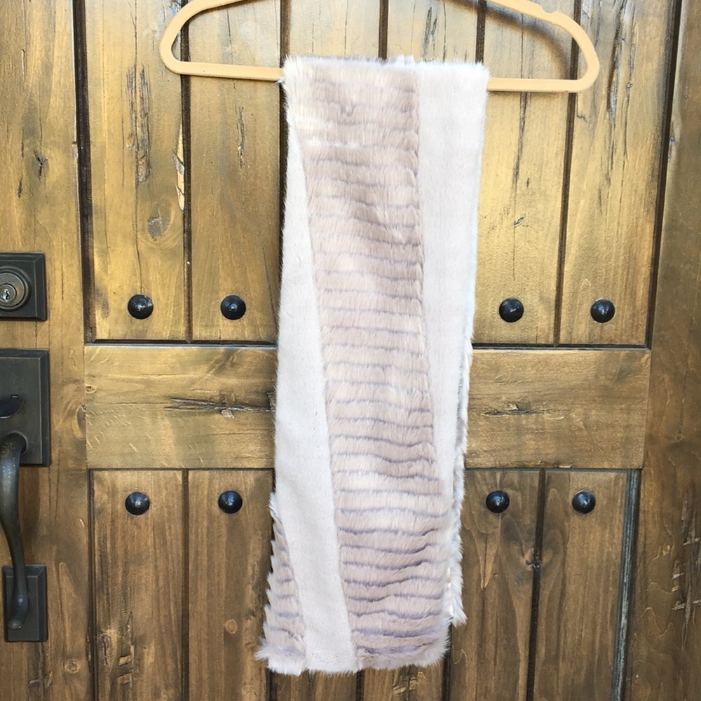 Banana Republic Faux Fur Pull Through Scarf - Picture 3 of 7